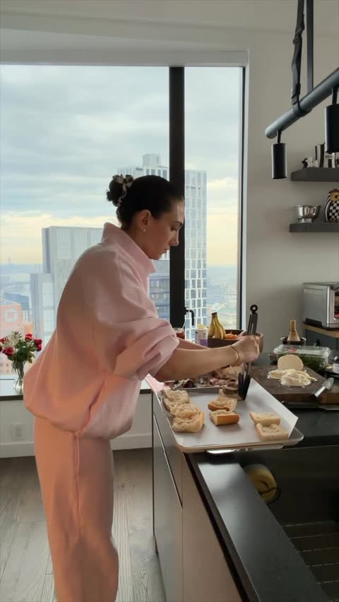 Instagram post by @brookemiccio for Hellmann’s Mayonnaise. Caption reads: [...] will enjoy... #HellmannsPartner....