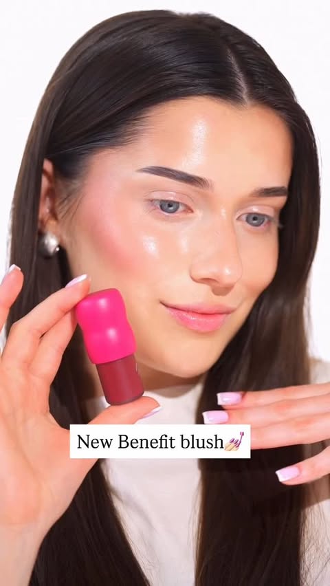 Instagram post by @weronikaszlazak for Benefit Cosmetics. Caption reads: „I don’t need another blush.” Also me: Blush....