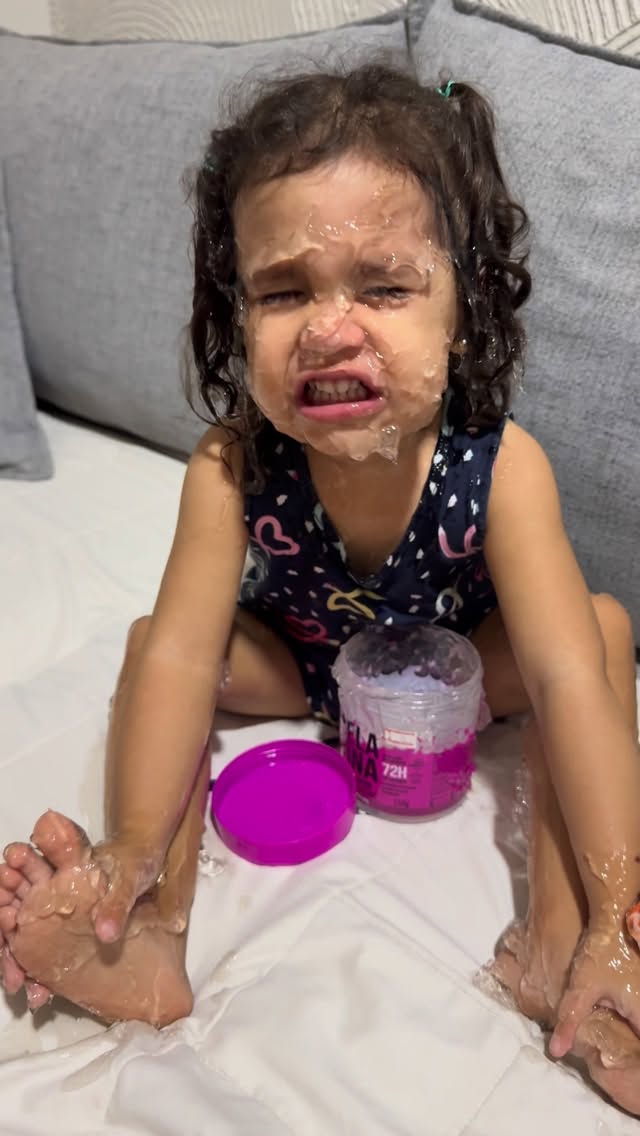 Instagram post by @lidyvinhandelli for Salon Line. Caption reads: Eu só pisquei. Tava de olho 👀 e ela cantando toda....