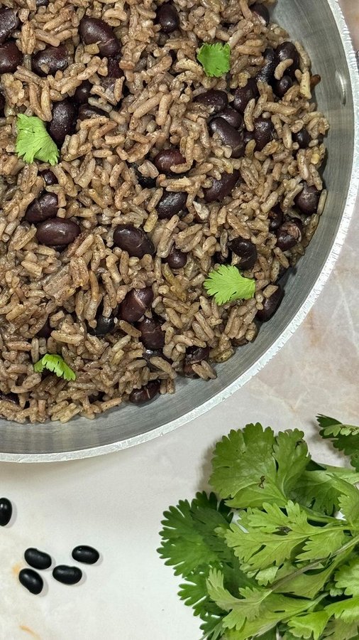 Instagram post by @madewithsaz0n for Loisa. Caption reads: Arroz Moro | Black Rice and Beans @eatloisa....