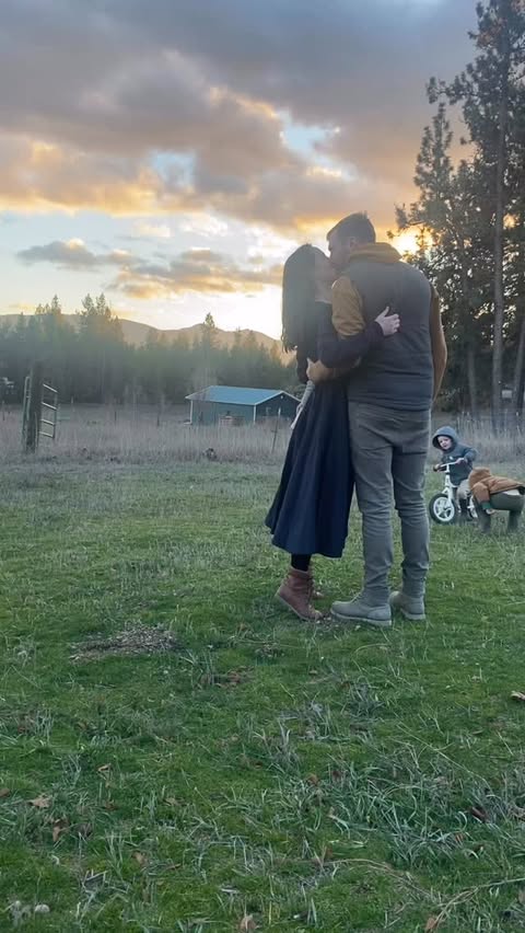 Instagram post by @its.jessica.blue for Son de Flor. Caption reads: twenty twenty five was like a beautiful dream that....