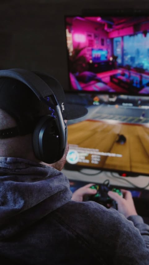 Instagram post by @robtramonte for Logitech G. Caption reads: [...] spending a fortune. #G321 #GiftedbyLogitechG....