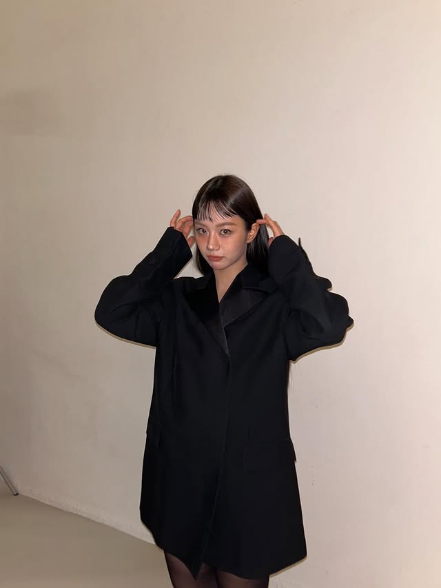 Instagram post by @hyeri_0609 for FERRAGAMO. Caption reads: .