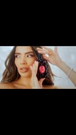 Instagram post by @dania.mndz for Orientica Perfumes. Caption reads: 🖤 🩷 Por fin después de tanto tiempo les puedo....