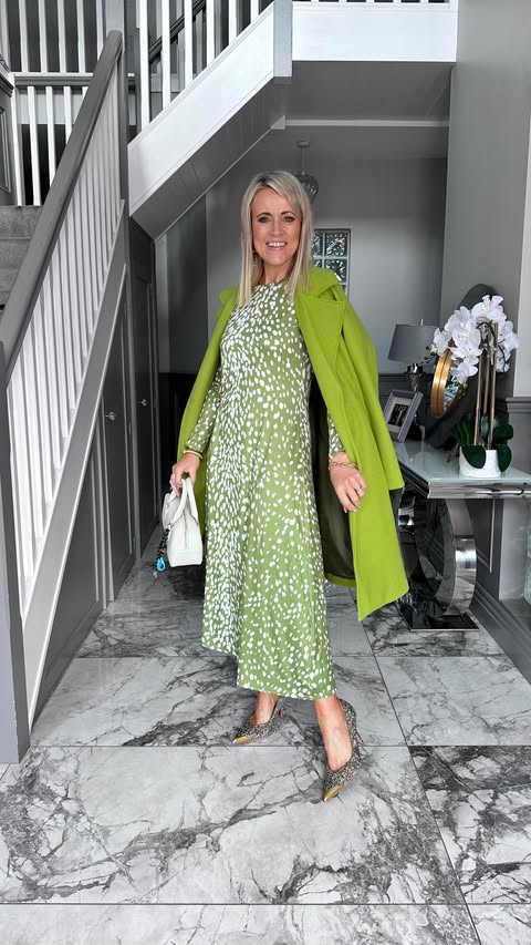 Instagram post by @michelle_upthelane for Carraig Donn. Caption reads: #ad Dressed to impress 💚 Make a statement on your....
