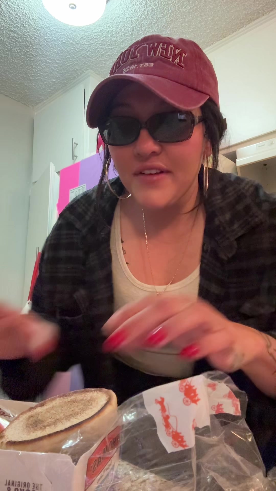 TikTok post by @vsg_panchis for Bari Life. Caption reads: [...] hot chocolate 🩷🩷🩷  Code: francis20 @Bari....