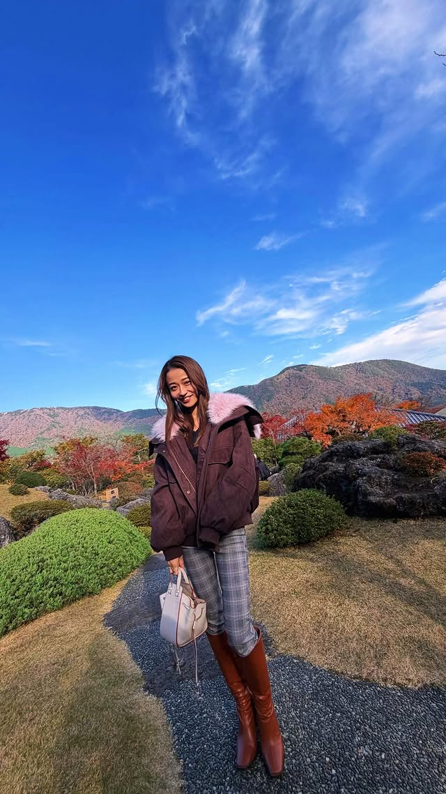 Instagram post by @erisea1009 for LOEWE. Caption reads: Autumn leaf memories in Hakone, 2025🍁

So....