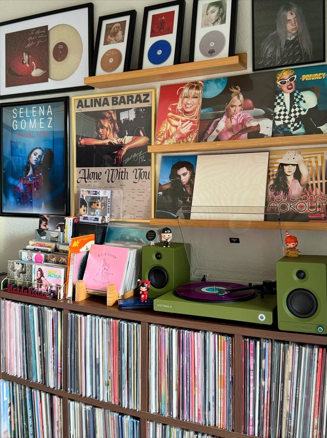 Instagram post by @vesselsofmusic for Victrola. Caption reads: [...] #recordcollecting #vinylgram....