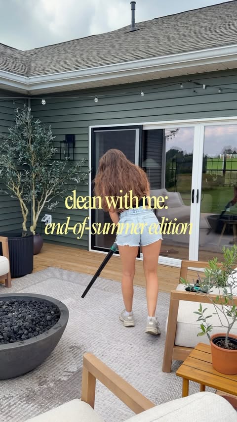 Instagram post by @sagephillipshome for Shark Clean. Caption reads: I think this might be the cleanup I dread the most....