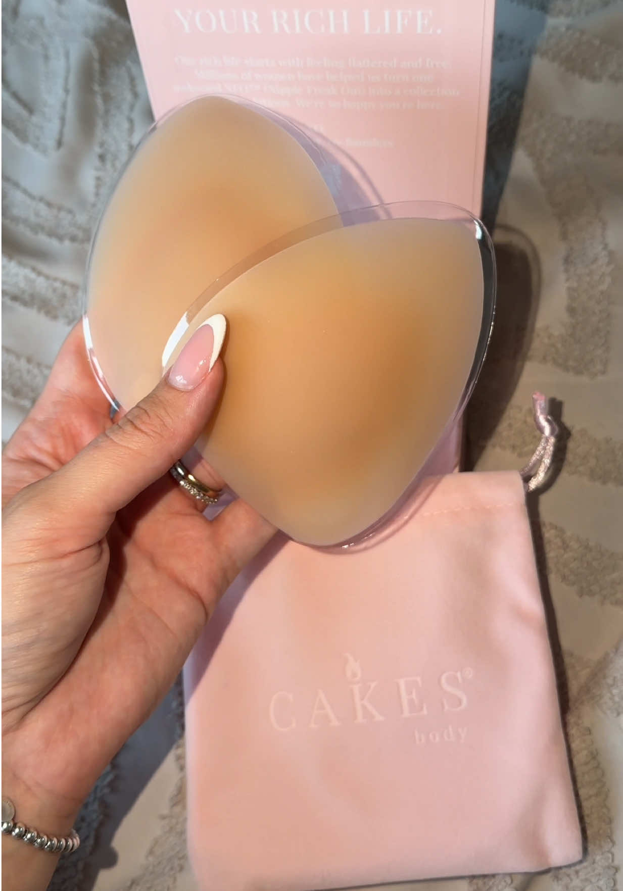 TikTok post by @sauleorme for CAKES body. Caption reads: I use these every single day @CAKES Body UK....