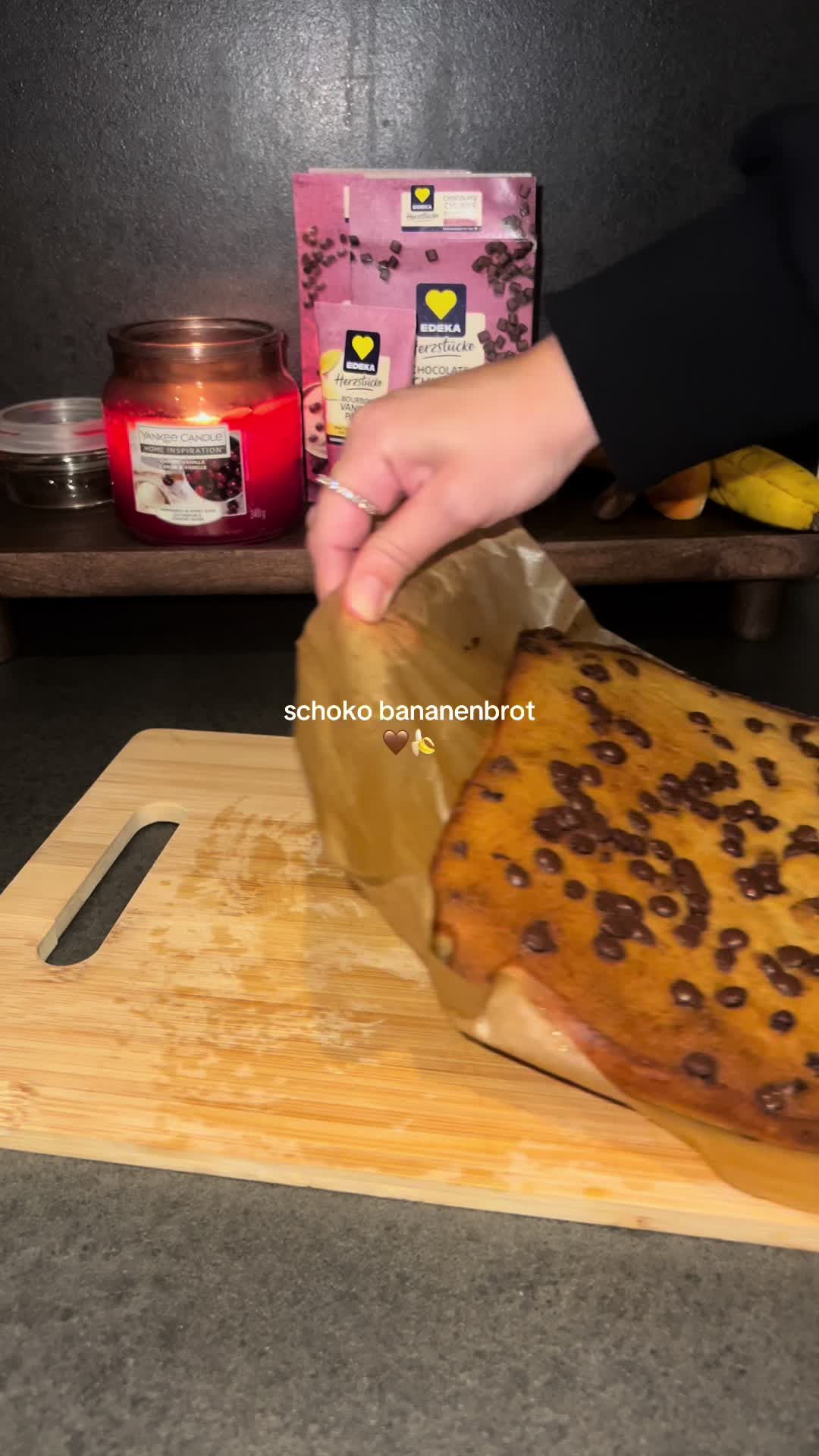 TikTok post by @kaltrinaarifi for EDEKA. Caption reads: mitternachtssnack: schoko-bananenbrot 🤎🍌🍞....