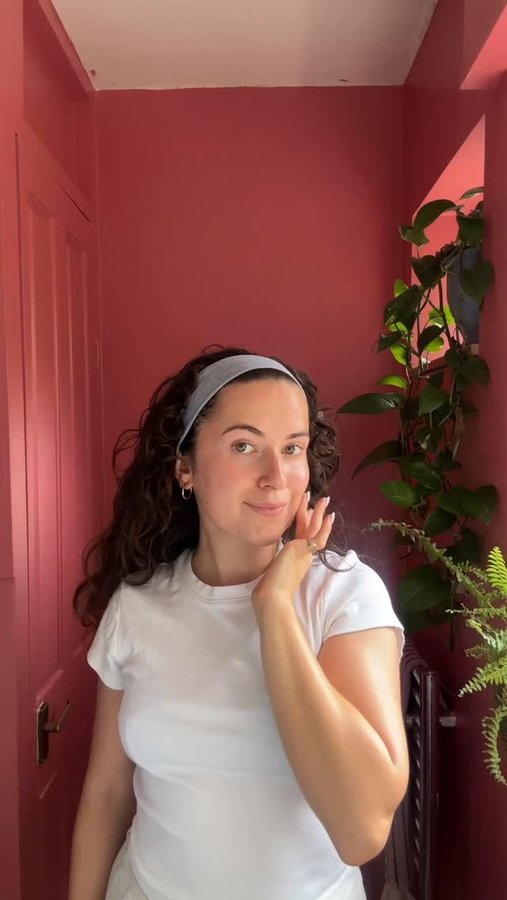 Instagram post by @oliviakittyyy for Trinny London. Caption reads: AD my skin has in need of some extra hydration now....