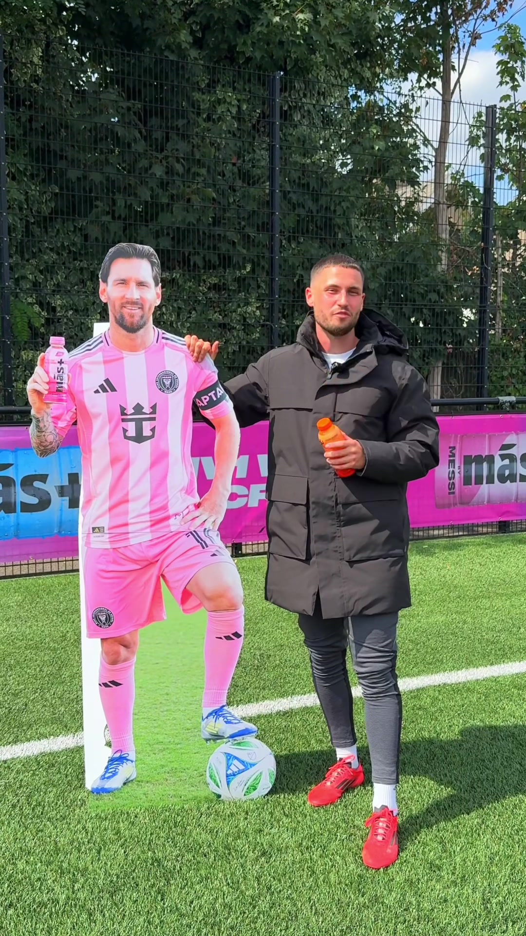 TikTok post by @domfutbol for Más+ by Messi. Caption reads: [...] player & London didn’t disappoint…🔥 @Más+....