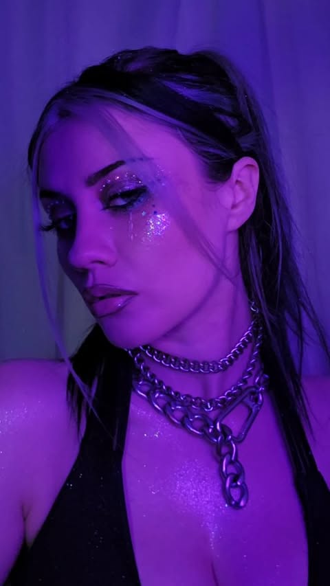 Instagram post by @charlotte_ameliaax for Kiss Products. Caption reads: [...] @colourpopcosmetics Glitter @kissproductsuk....