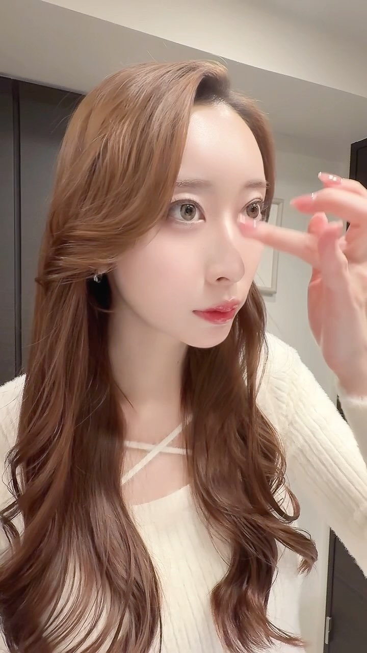 Instagram post by @hinan0n for Dear Dahlia Japan. Caption reads: 多幸感メイクしてみた🌸

DEAR DAHLIAの保湿成分含んだシーマリングパウダー🍨....