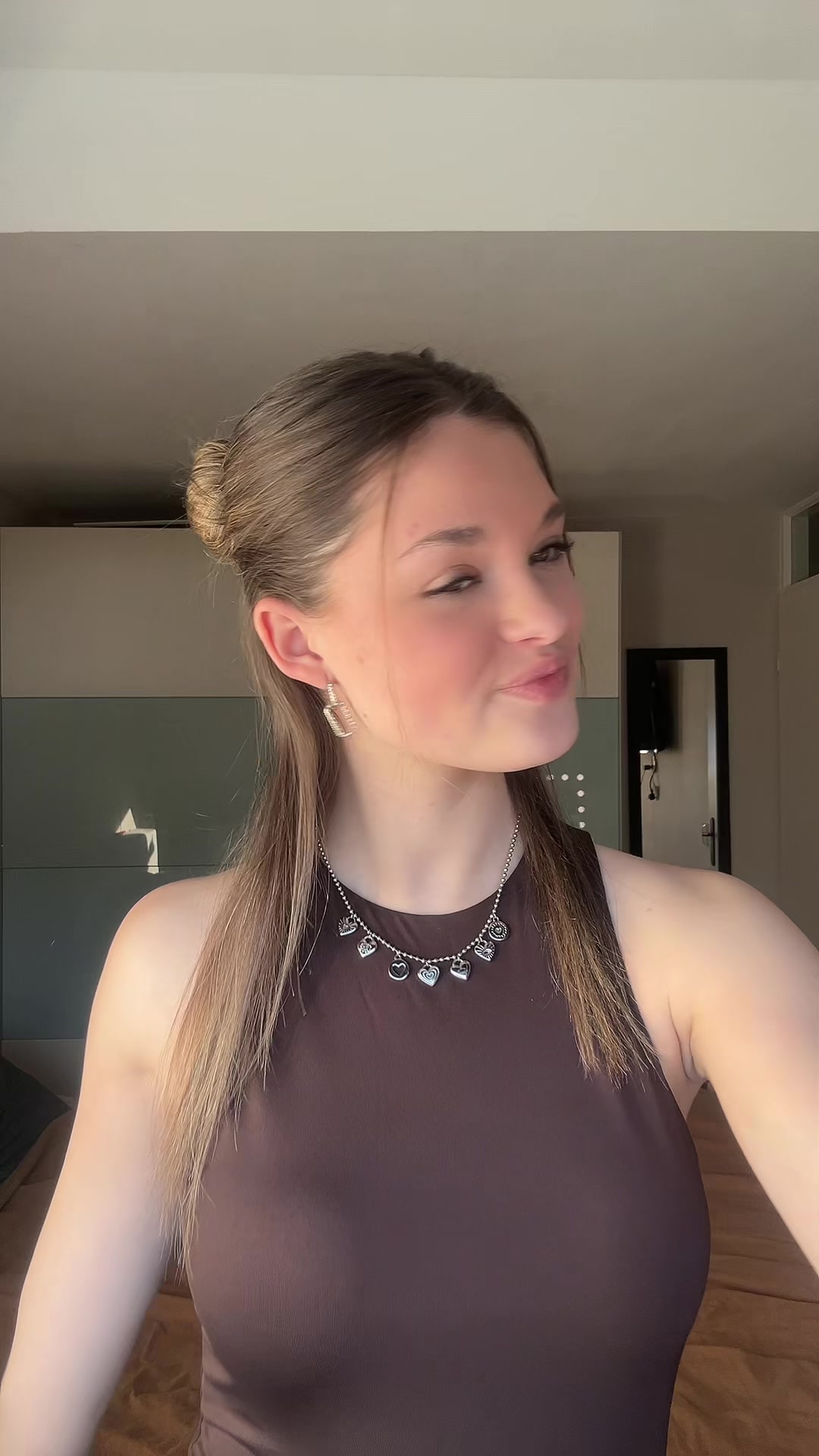 TikTok post by @kayleigh.boom for LOAVIES. Caption reads: Fit van @LOAVIES 🤎 #kayleigh #girlsgoneloavies....