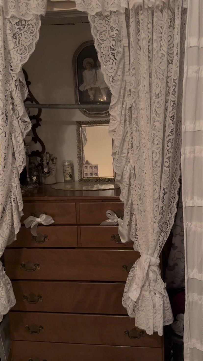 Instagram post by @qhayyisa for Bioré. Caption reads: kalau anyone tanya what’s the best makeup removal,....