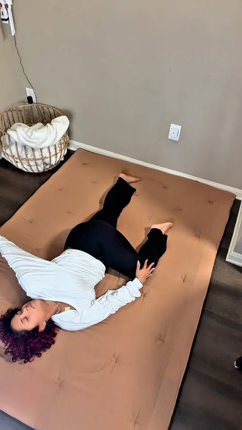 Instagram post by @theprchiro for Zonli. Caption reads: [...] for 10% off or link in bio 🤍 #zonli #ad.