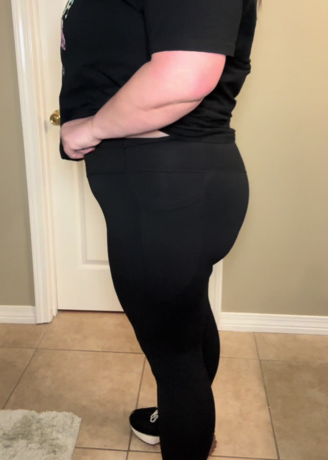TikTok post by @vicki77genx for SIINSIIN.US. Caption reads: [...] seconds with the shapelite leggings!....