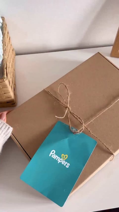 Instagram post by @nadajoksimovicc for Pampers. Caption reads: Neke priče počinju nježnije… 🥰
I sitnijim rukama,....