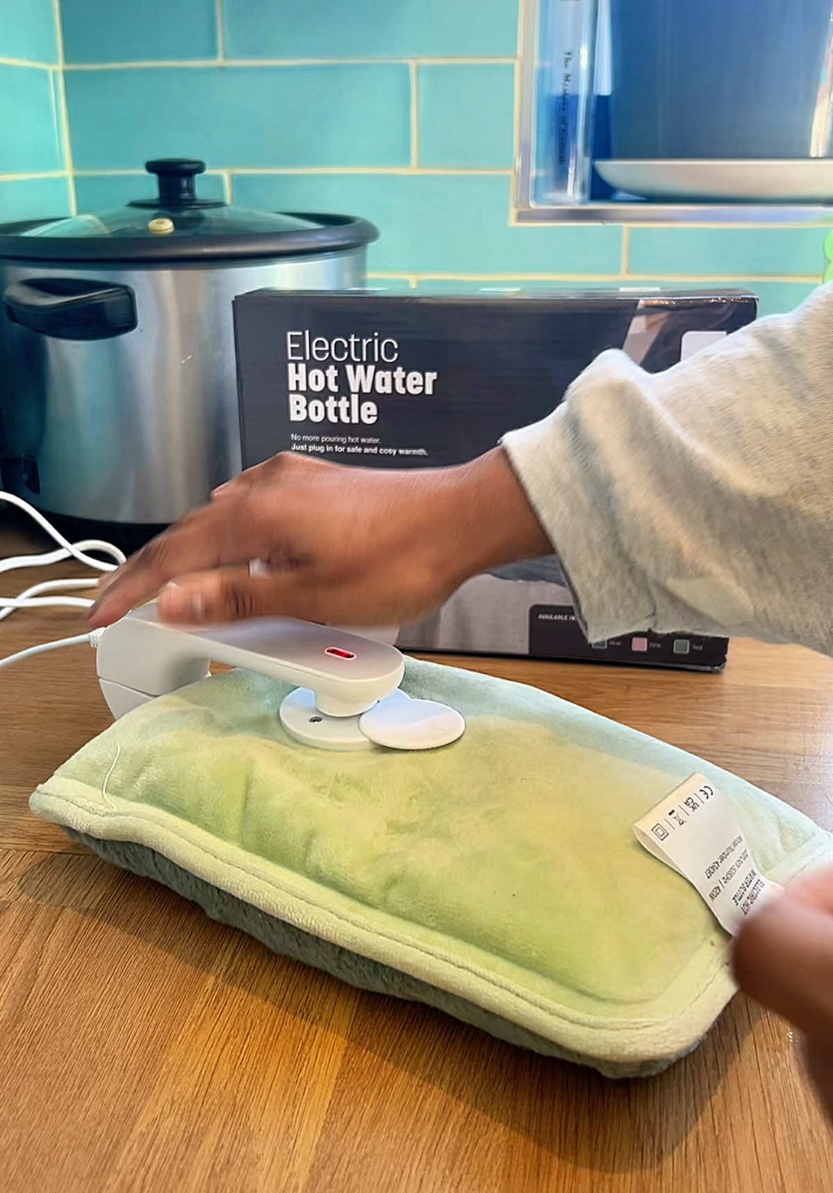 TikTok post by @ratnareviews for Keplin. Caption reads: Rechargeable Electric Water Bottle, No need to....