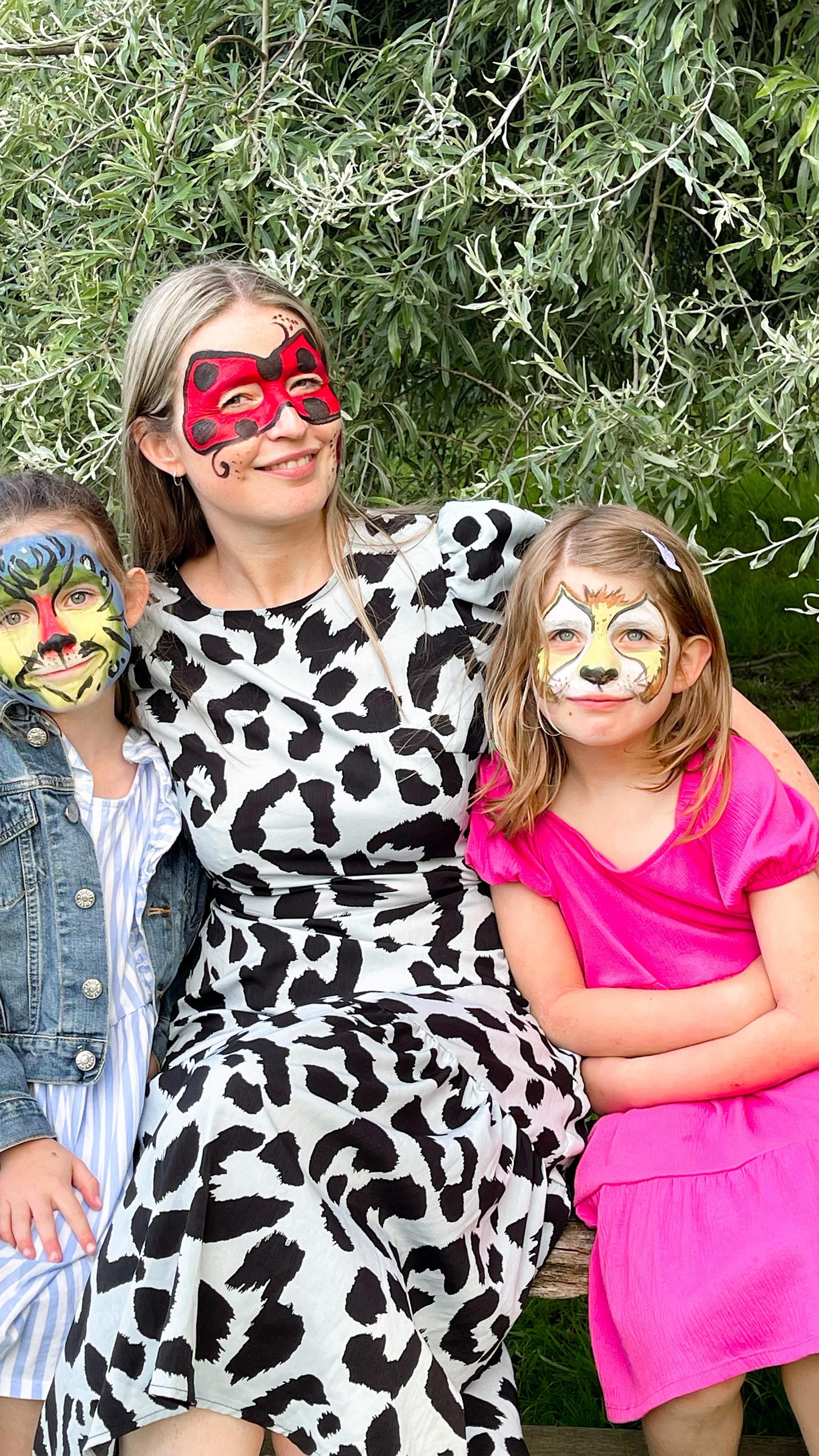 Instagram post by @girlstribe3 for Snazaroo. Caption reads: @snazarookids - AD

My girls and I love getting....