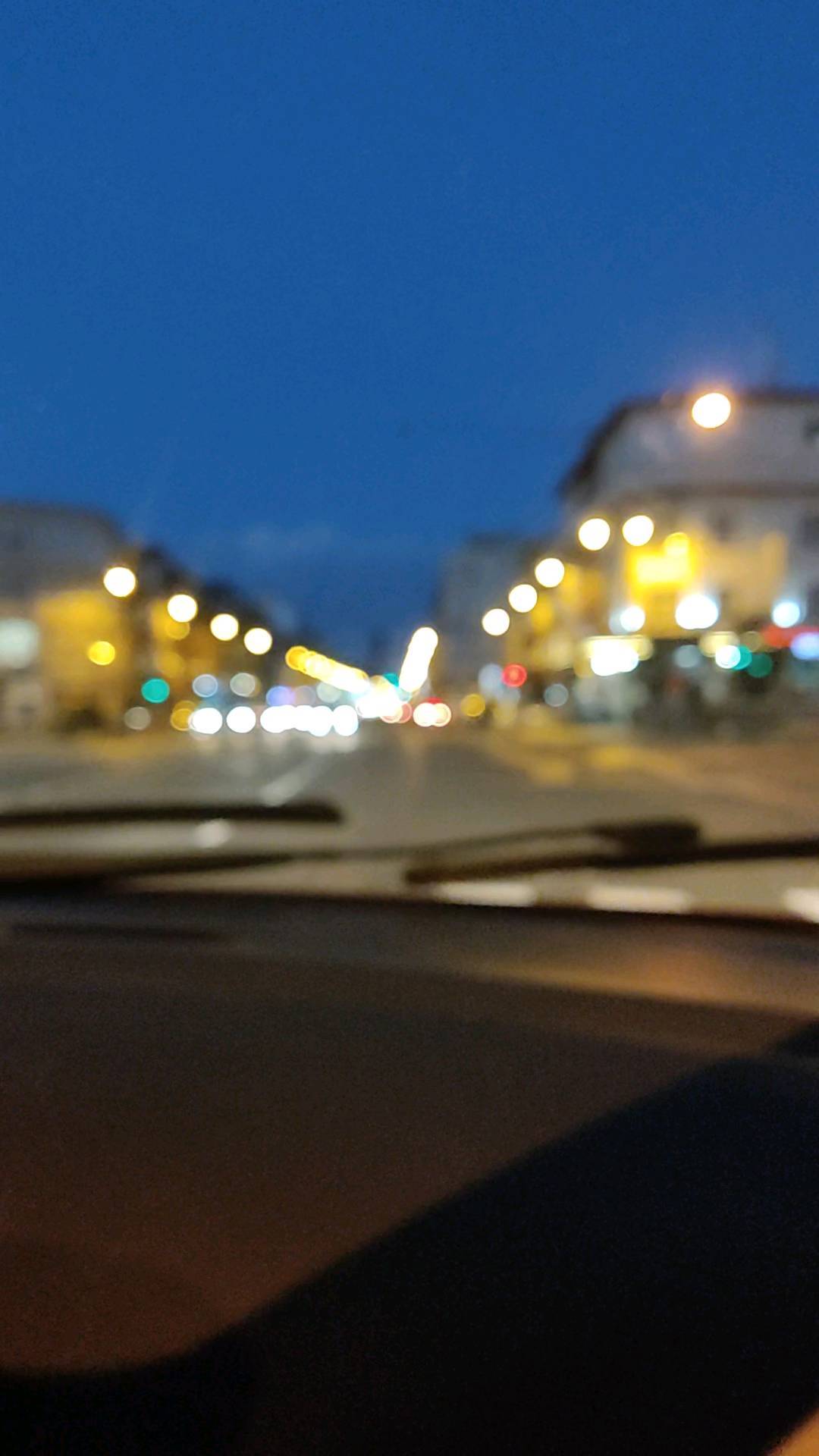 Instagram post by @roushdiouallal for NASA. Caption reads: 𝐶𝑎𝑝𝑖𝑡𝑎𝑙 𝑑𝑒 𝐸𝑢𝑟𝑜𝑝𝑎....