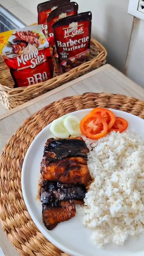 Instagram post by @eatandtravel_teamlagazo for BrandBuzz PH. Caption reads: [...] #MamaSitasBBQMarinades #BBMommas....