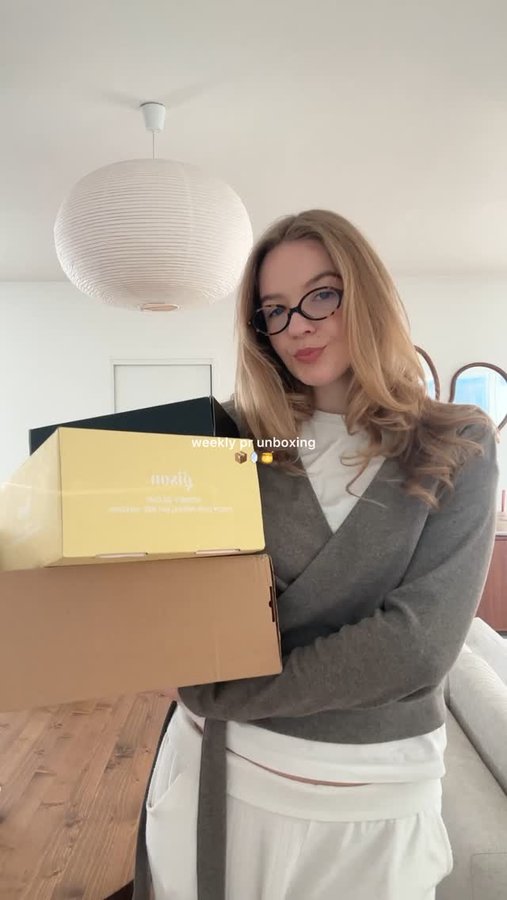 Instagram post by @camille.mast for SLIP SILK PILLOWCASE. Caption reads: [...] offerts @wildflowercases @gisou....