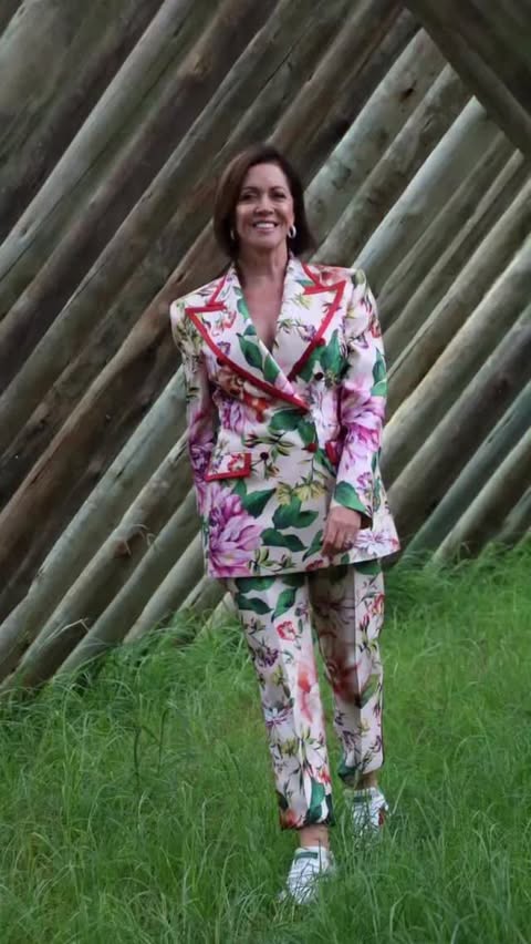 Instagram post by @carolyn_steyn for Harper’s BAZAAR. Caption reads: [...] shoot for Dolce & Gabana and Harper’s Bazaar....