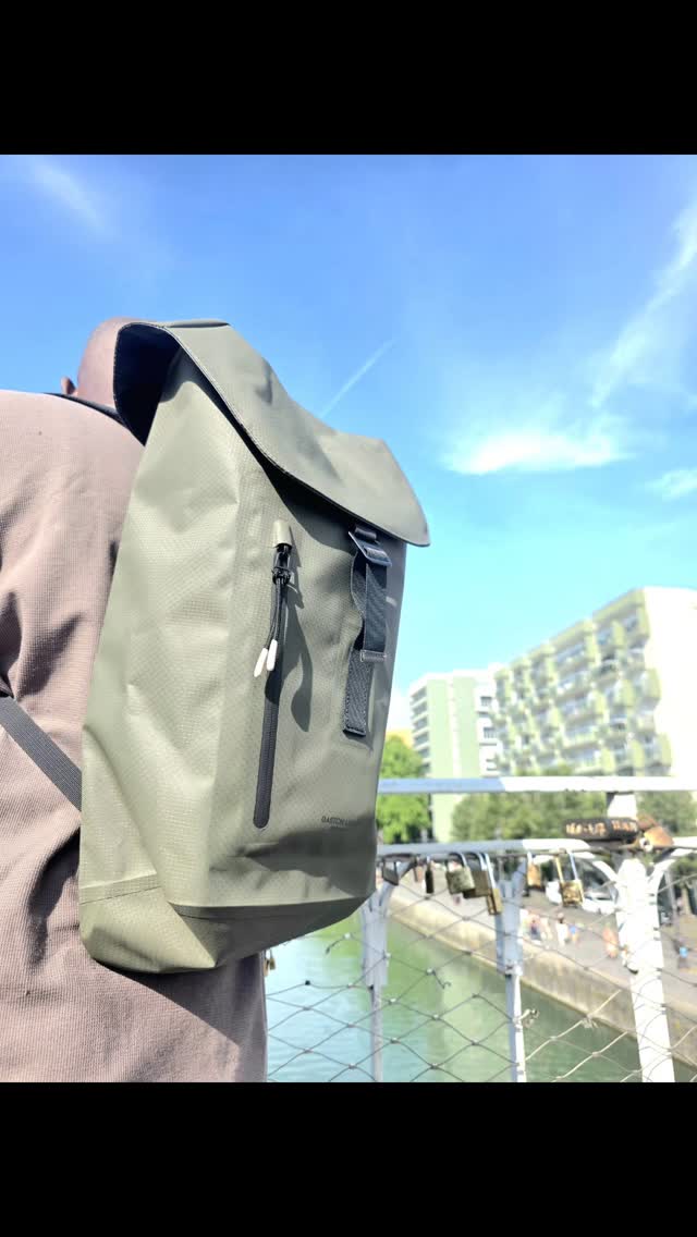 Instagram post by @mendessoso for Gaston Luga. Caption reads: Bonjour 

Mon sac du moment : élégant, fonctionnel....