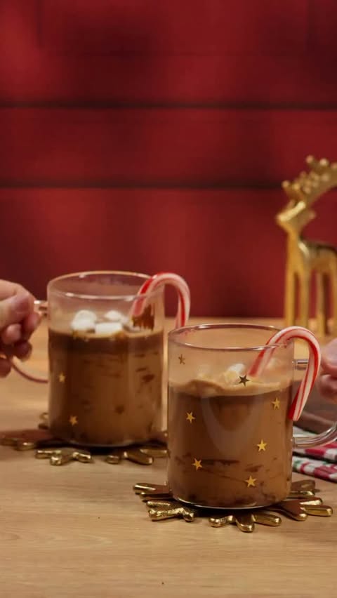 Instagram post by @nescafemex for Coffee mate. Caption reads: [...] con chocolate, NESCAFÉ®️ CLÁSICO®️ y COFFEE....