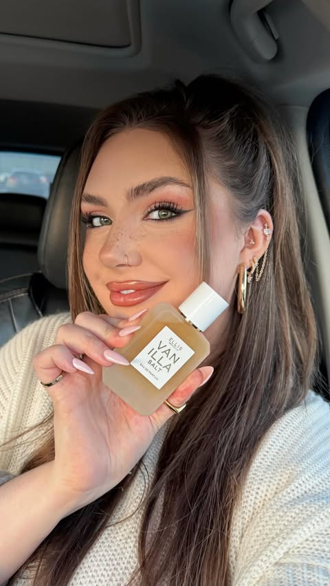 Instagram post by @laurenjnicole for Ellis Brooklyn. Caption reads: [...] all my vanilla scent girls!! 🧁....