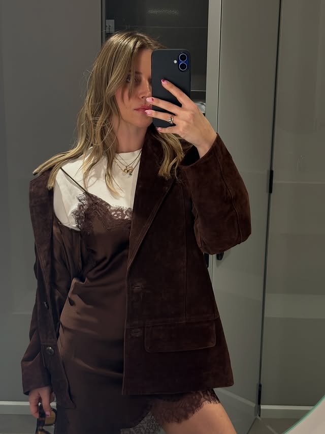 Instagram post by @1ecemkaravus for ALLSAINTS. Caption reads: [...] look: @zara Gözlük: @tomford Çanta:....