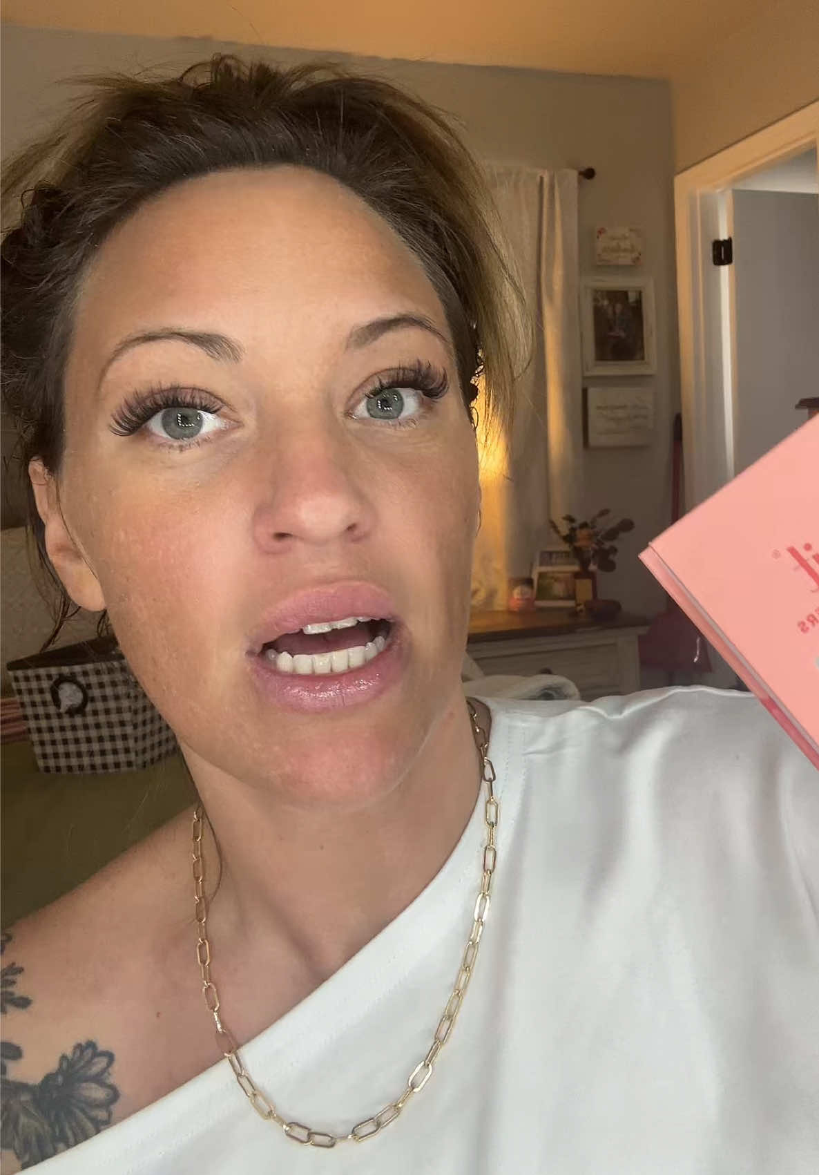 TikTok post by @jessmontanaaa for FlutterHabit. Caption reads: Lash tutorial anyone? 🙃 #flutterhabit....