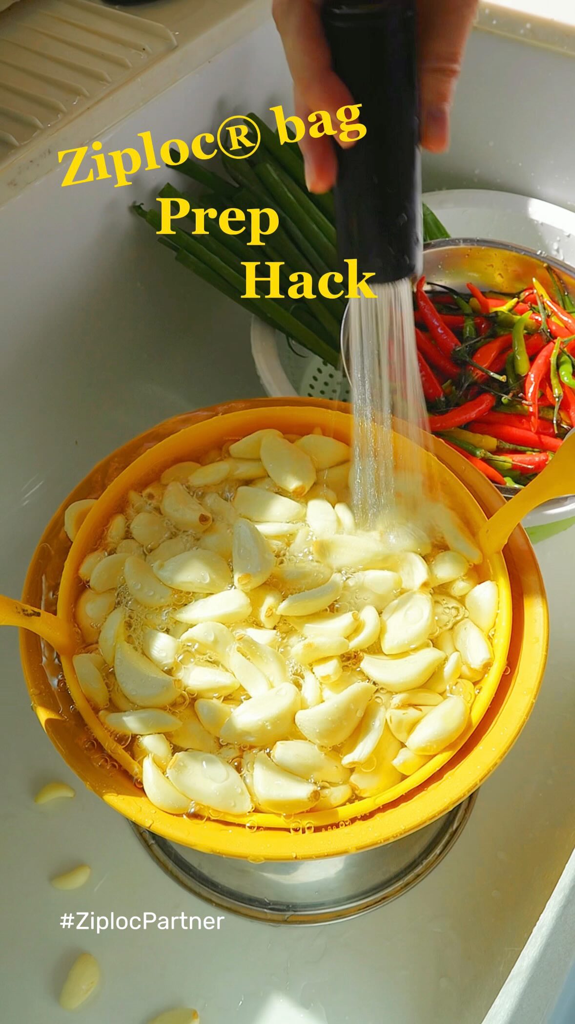Instagram post by @fationatefoodbelly for Ziploc. Caption reads: Ziploc® bags prep hack 🧄🫚🌶️
#ZiplocPartner....