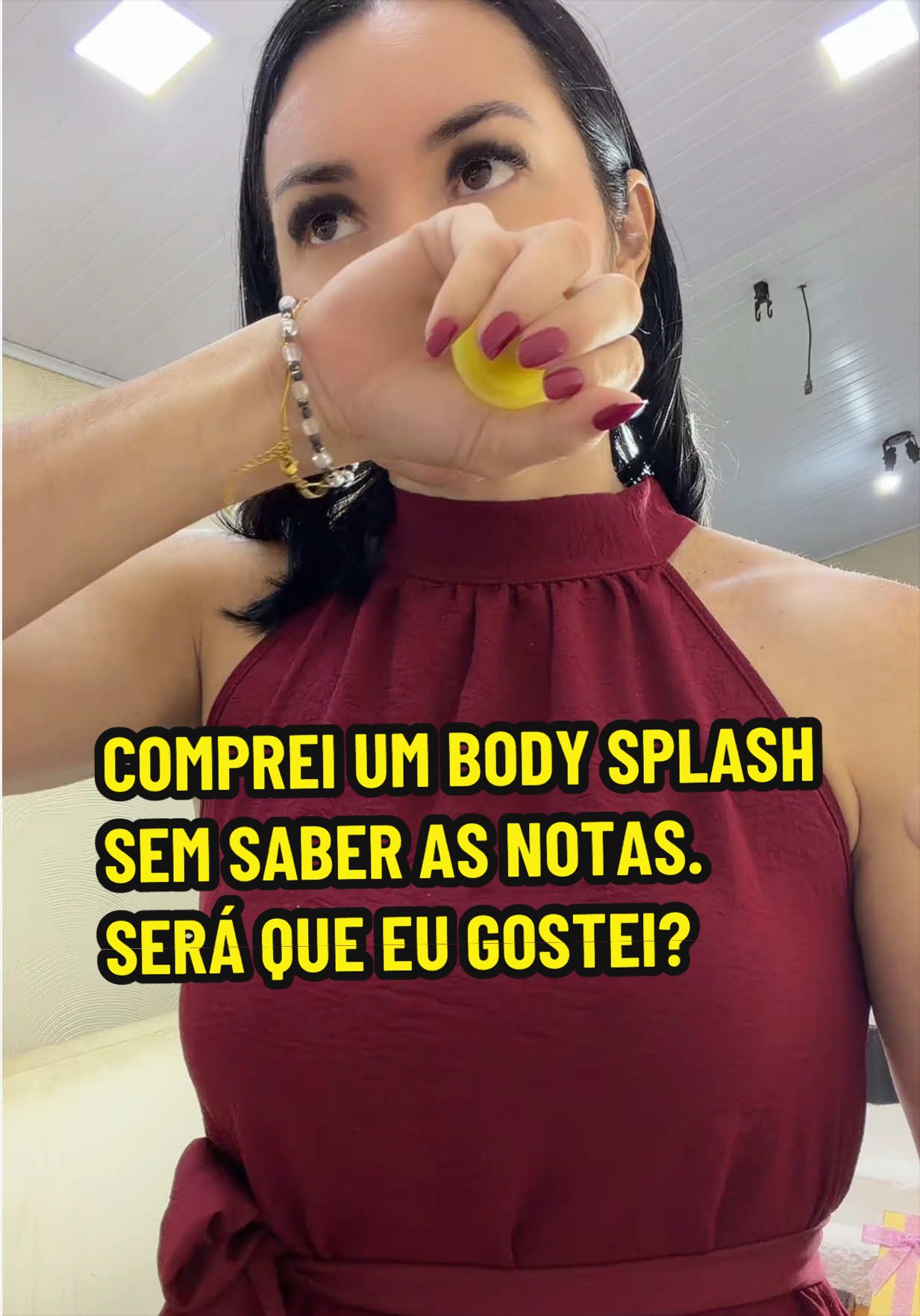 TikTok post by @nara_ofertas for Aura Beauty Club. Caption reads: #tiktokshop #perfume #tiktokperfume @Aura Beauty....