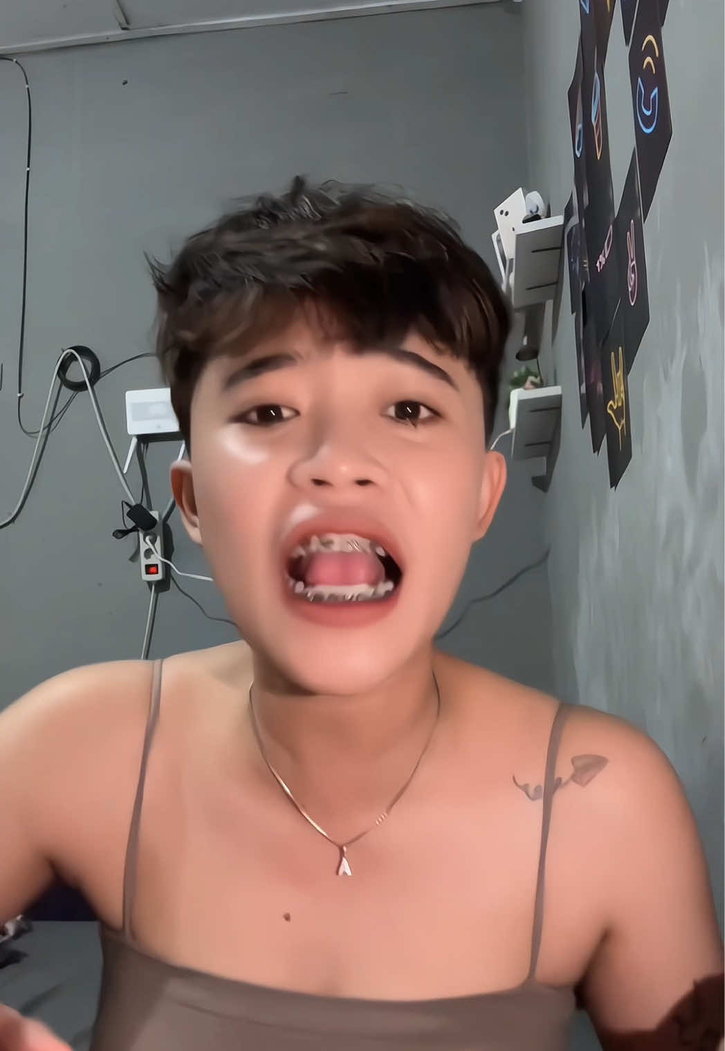 TikTok post by @onadh_ for MlenDiaryID. Caption reads: [...] make up tebel karang mah, ada 🥰....