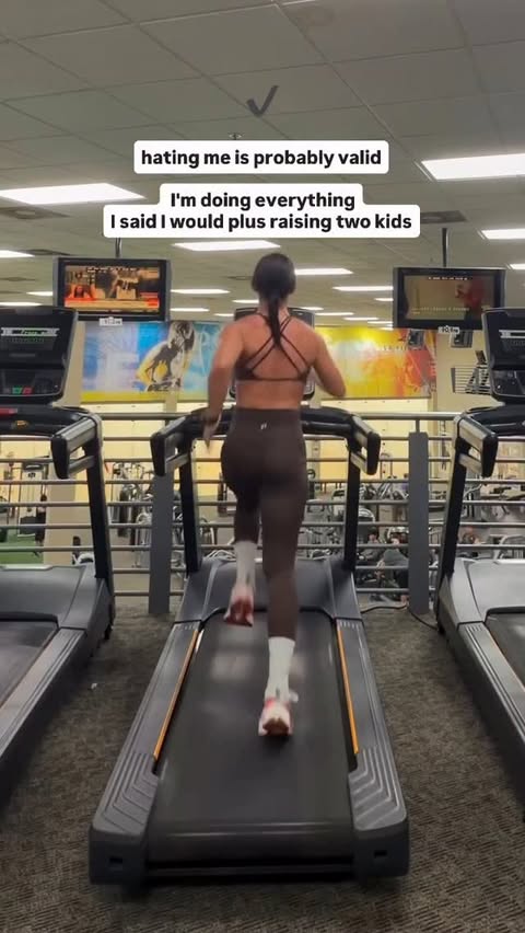 Instagram post by @bellasbeasts for 1st Phorm. Caption reads: [...] #strongmom #duespaid #wedothework....