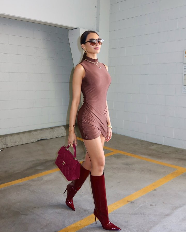 Instagram post by @courtnneylynn for Jessica Bara. Caption reads: Give the gym as many chances as you have that man....