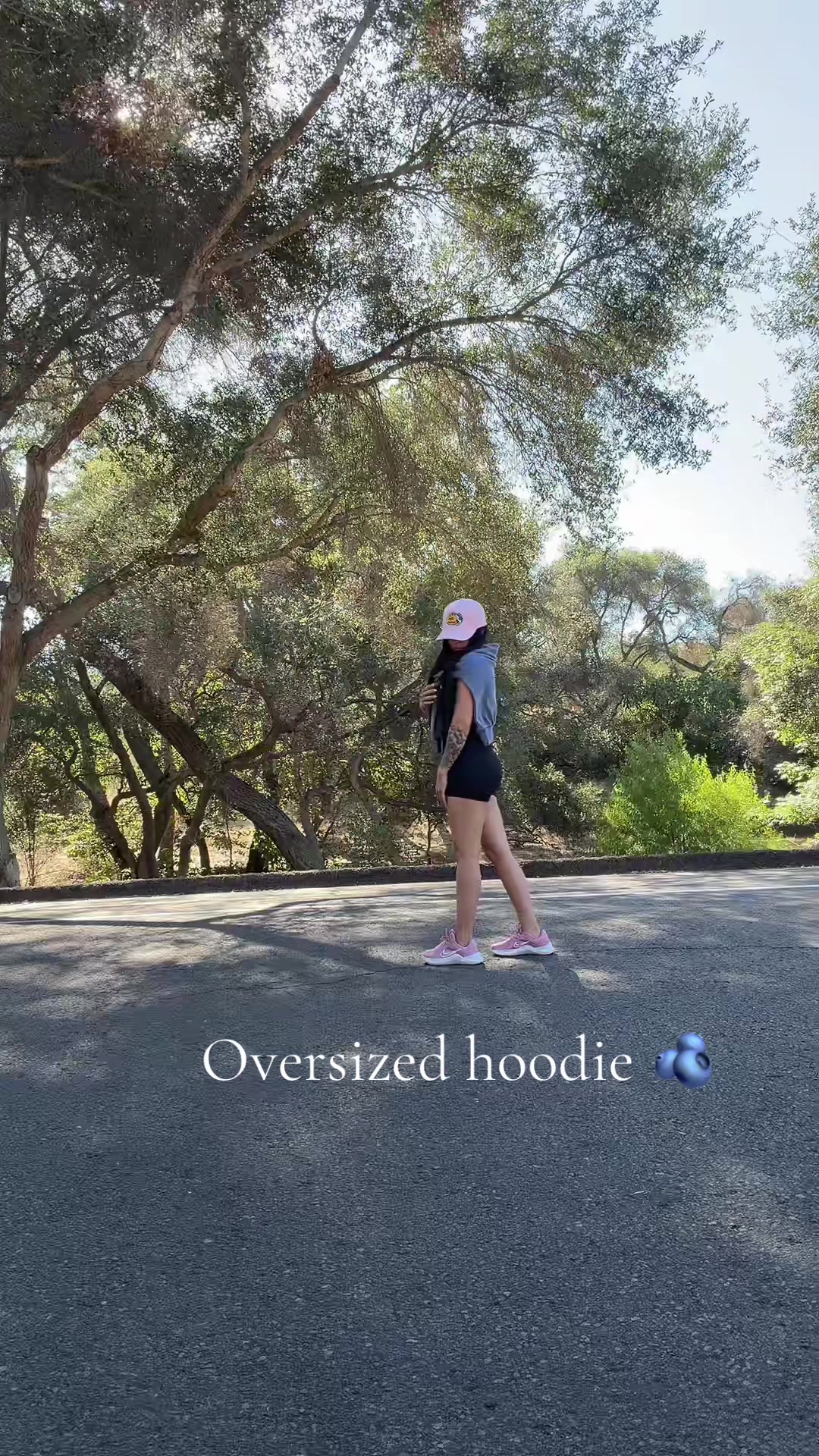 TikTok post by @idomvkeup_ for Faiable Fashion. Caption reads: [...] it oversized and unbothered😮‍💨 @Faiable....