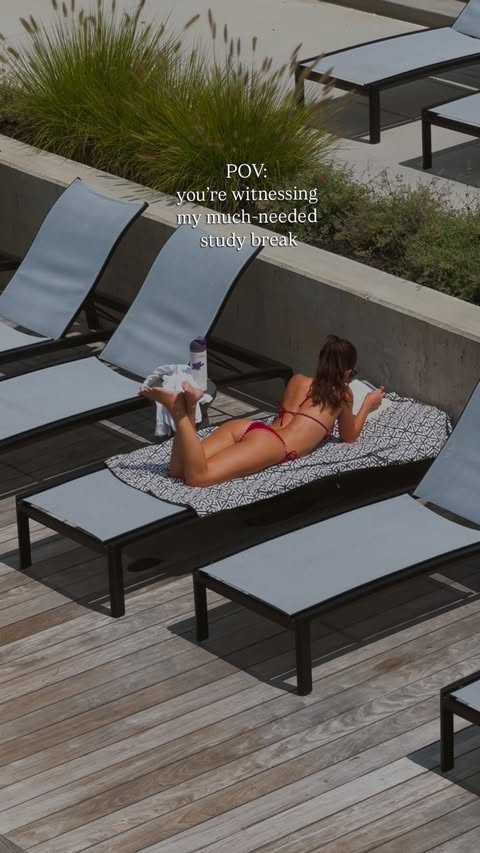 Instagram post by @kearstinpharm for Seamolly. Caption reads: it’s still summer 👙💦⛱️🕶️ @seamollybikini....