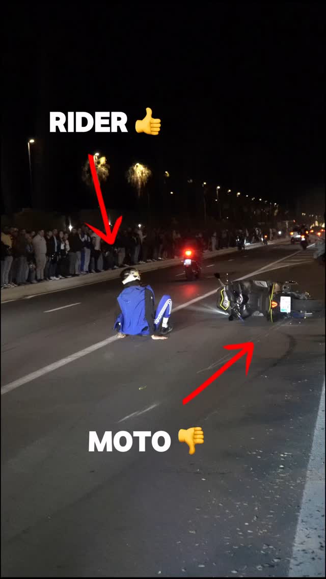 Instagram post by @andres_sile for carVertical. Caption reads: Moto como nueva, siempre en garaje. 😏 Consigue el....