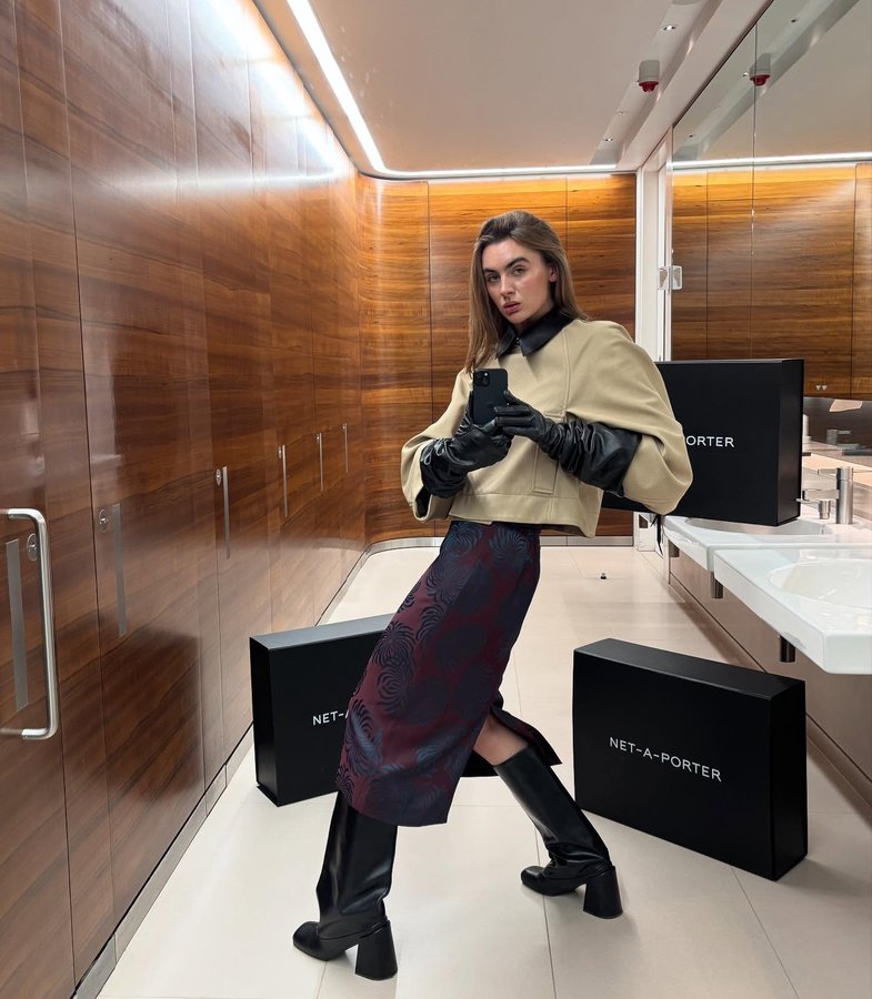 Instagram post by @katfromfinance for NET-A-PORTER. Caption reads: Things that make me happy:

1. My @netaporter fall....