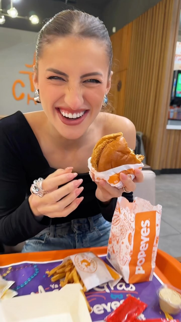 Instagram post by @paulacurrass for Popeyes. Caption reads: Publi. Por qué lo hacéis? 🤣 @popeyes_es....