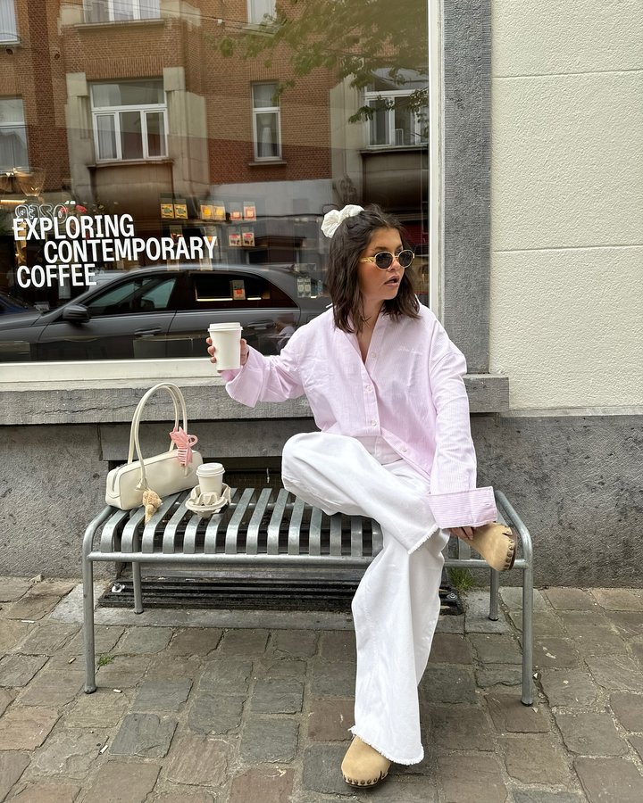 Instagram post by @joyeuseapolline for Odaje. Caption reads: Pink shirt & girly coffee date 🎀

*annonce -....