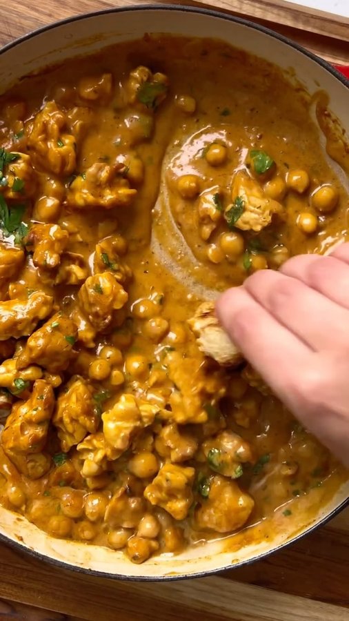 Instagram post by @munchingwithmariyah for LightLife. Caption reads: [...] Quick note, this recipe is part of....