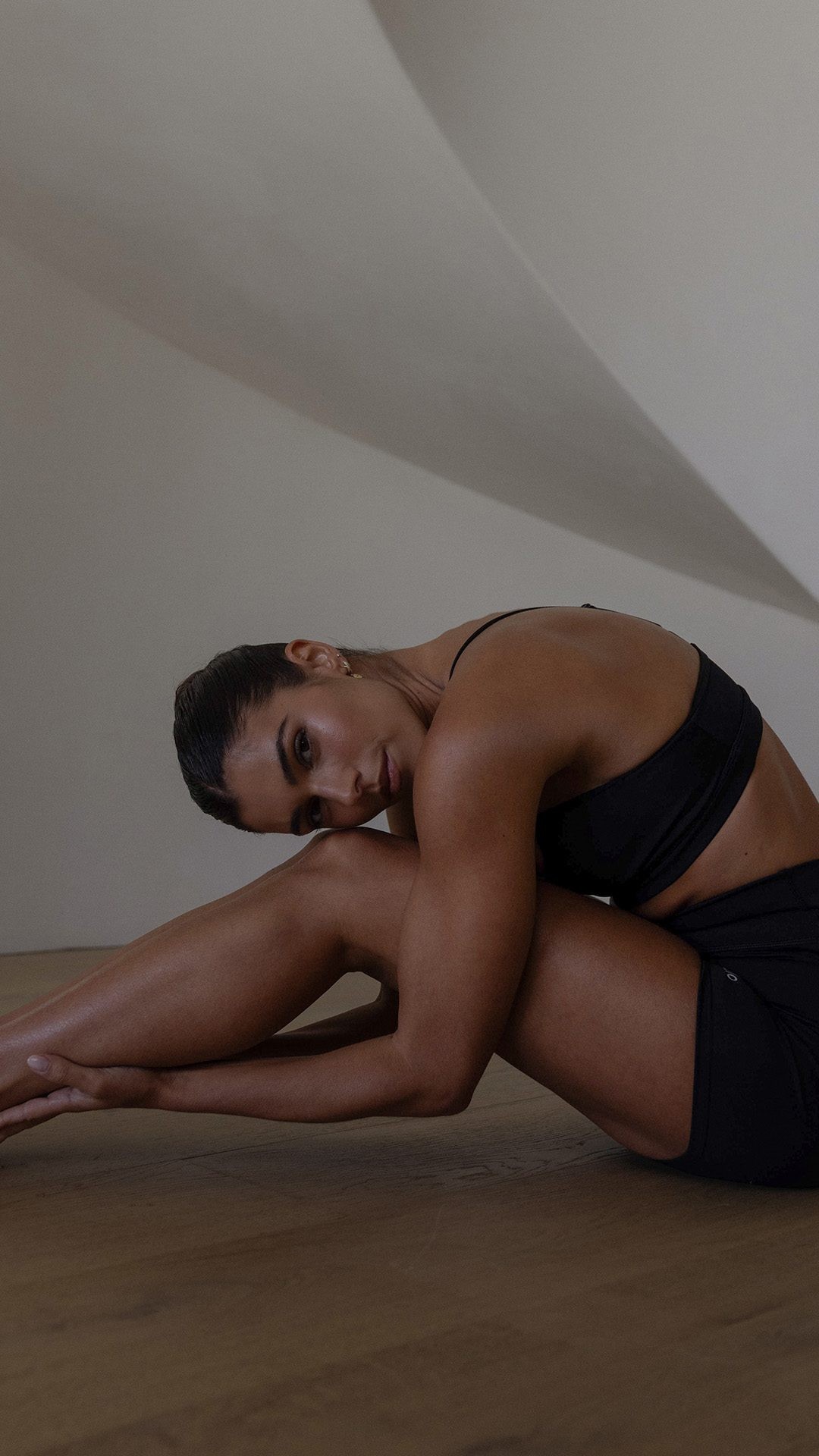 Instagram post by @biancamelas for Alo Moves. Caption reads: Recipe below. Gut-healthy slow-cooked lamb shanks....