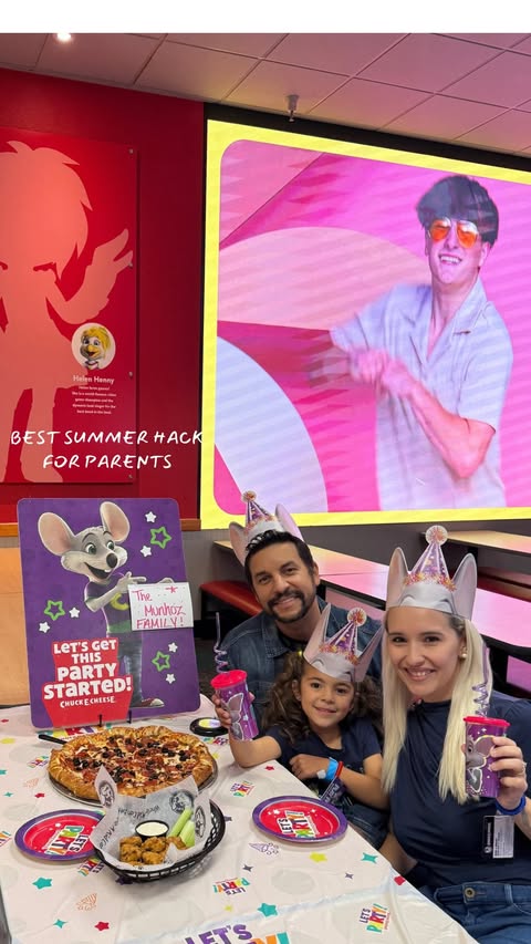 Instagram post by @carolinamunhoz for Chuck E. Cheese. Caption reads: [...] Summer Hack? The Summer Pass from....