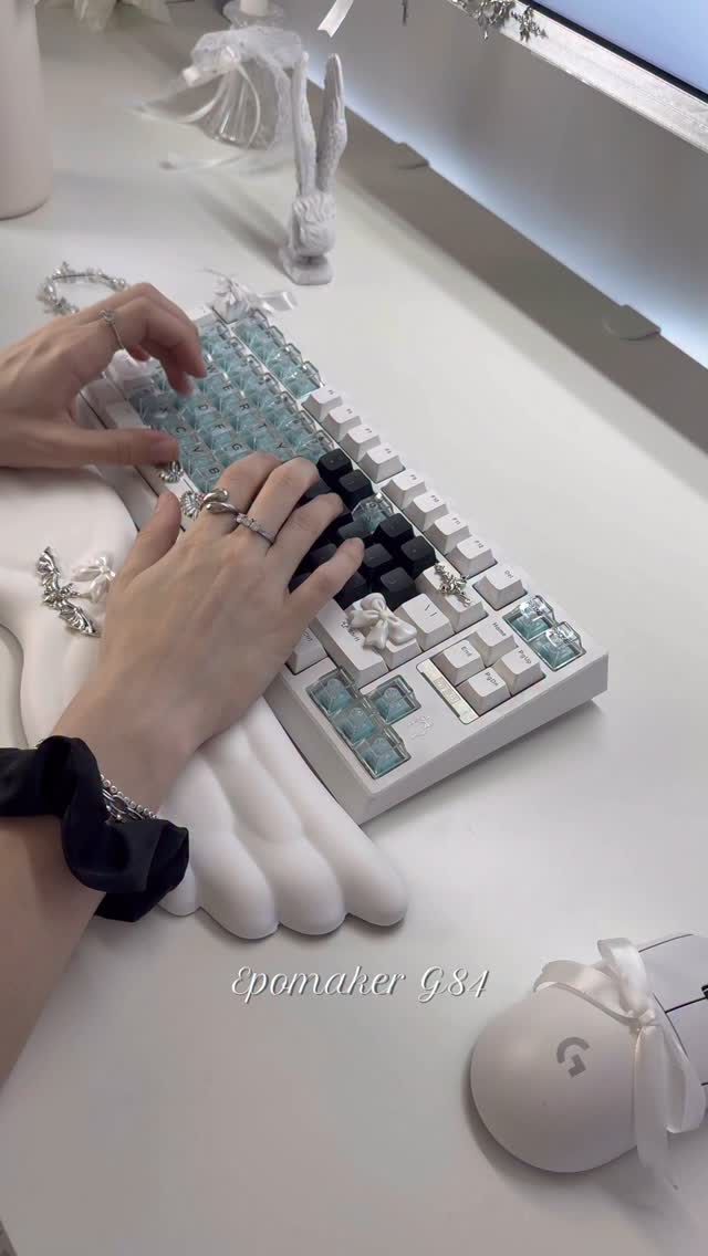 Instagram post by an influencer for Epomaker. Caption reads: [...] of typing on this beautiful....